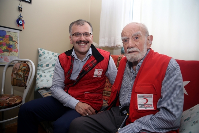 Türk Kızılayı’nın şefkat eli yaşlılara da dokunuyor